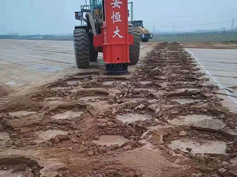 裝載機(jī)夯實機(jī)